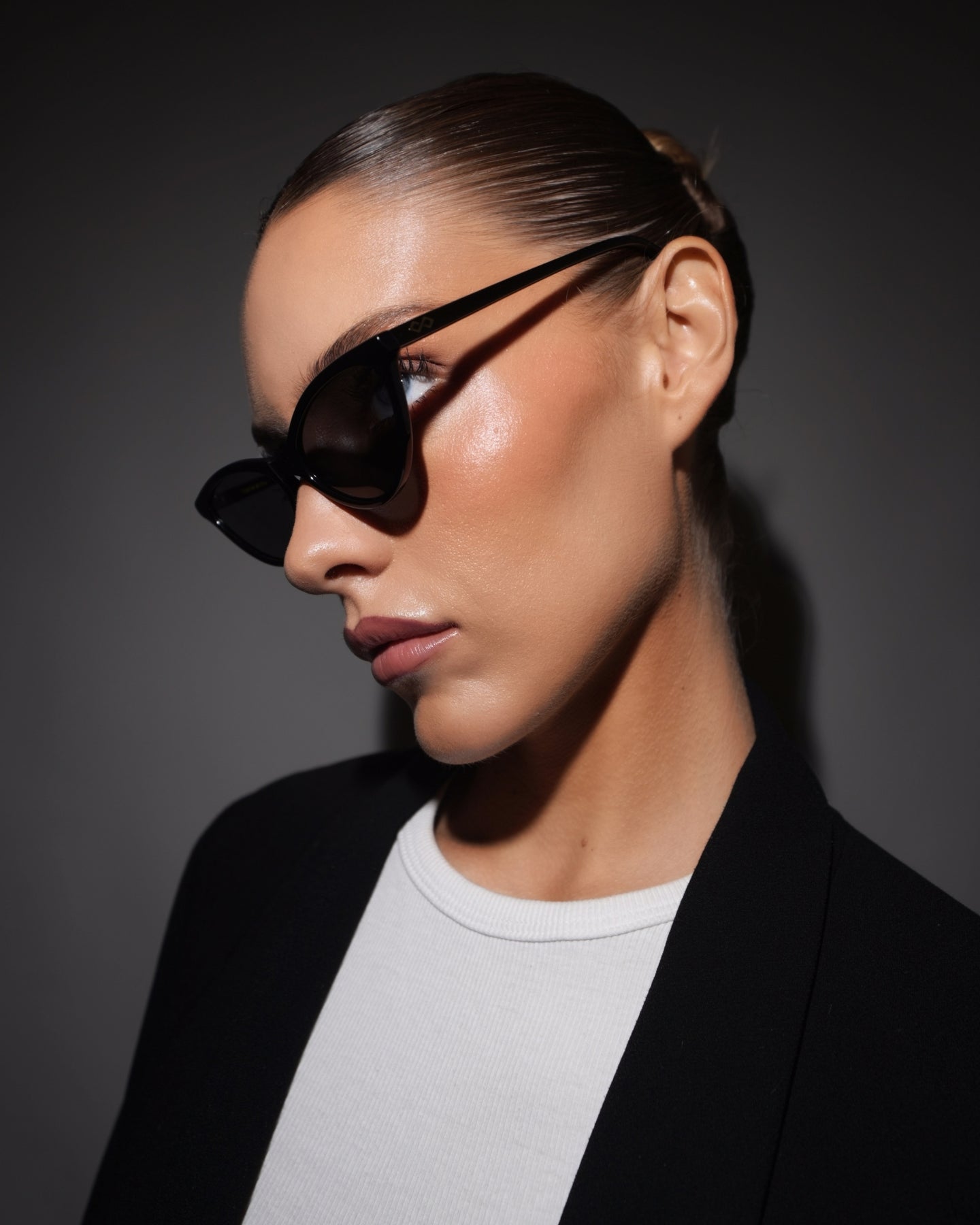 Get Women’s Sunglasses in Black Colour – Shop Online in USA, UK, Canada & United Arab Emirates